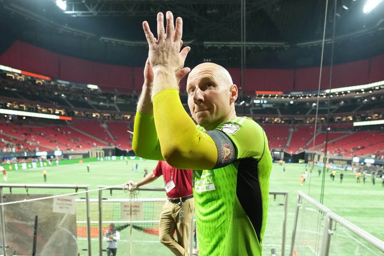 Atlanta United goalkeeper Brad Guzan #1 hits the spike of excellence during the match against Cincinnati FC at Mercedes-Benz Stadium in Atlanta, GA on Wednesday, August 30, 2023. (Photo by Kevin Liles/Atlanta United)