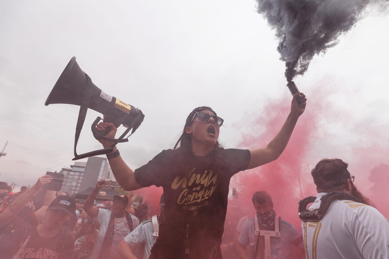 The supporters march before the match against Cincinnati FC at Mercedes-Benz Stadium in Atlanta, United States on Saturday April 16, 2022. (Photo by Karl Moore/Atlanta United)