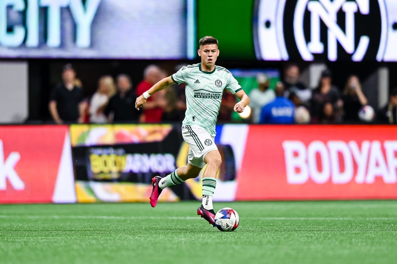 Atlanta United midfielder Matheus Rossetto #20 dribbles the ball during the match against New York City FC at Mercedes-Benz Stadium in Atlanta, GA on Wednesday, June 21, 2023. (Photo by Mitchell Martin/Atlanta United)