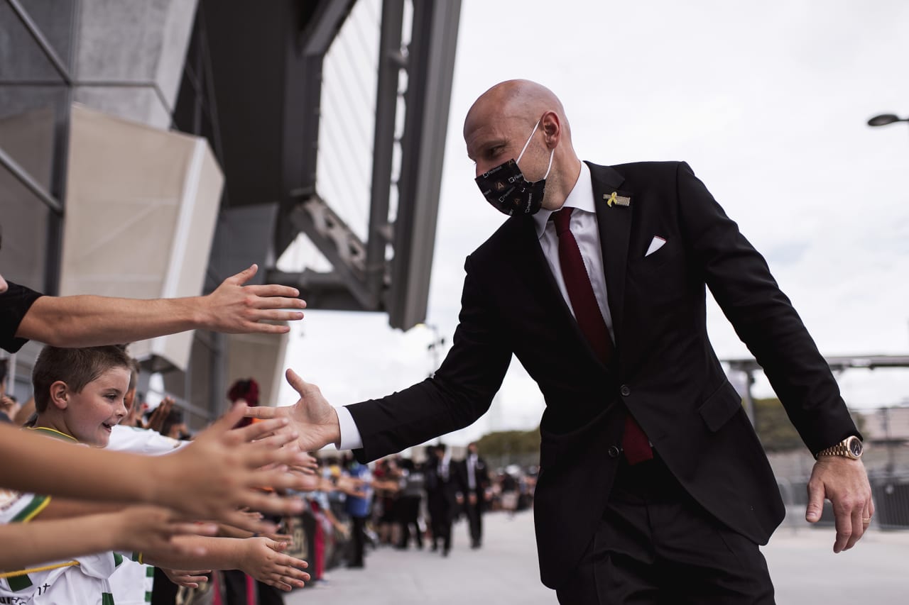 Atlanta United goalkeeper Brad Guzan #1 interacts with supporters with before the match against D.C. United at Mercedes-Benz Stadium in Atlanta, Georgia on Saturday September 18, 2021. (Photo by Mitchell Martin/Atlanta United)