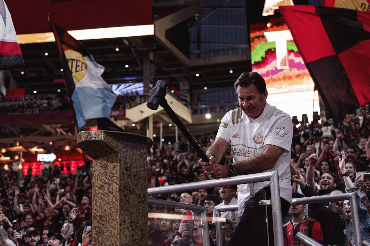 Sir Nick Faldo hammers the golden spike before the match against New York City FC at Mercedes-Benz Stadium in Atlanta, Georgia on Wednesday October 20, 2021. (Photo by Mitchell Martin/Atlanta United)