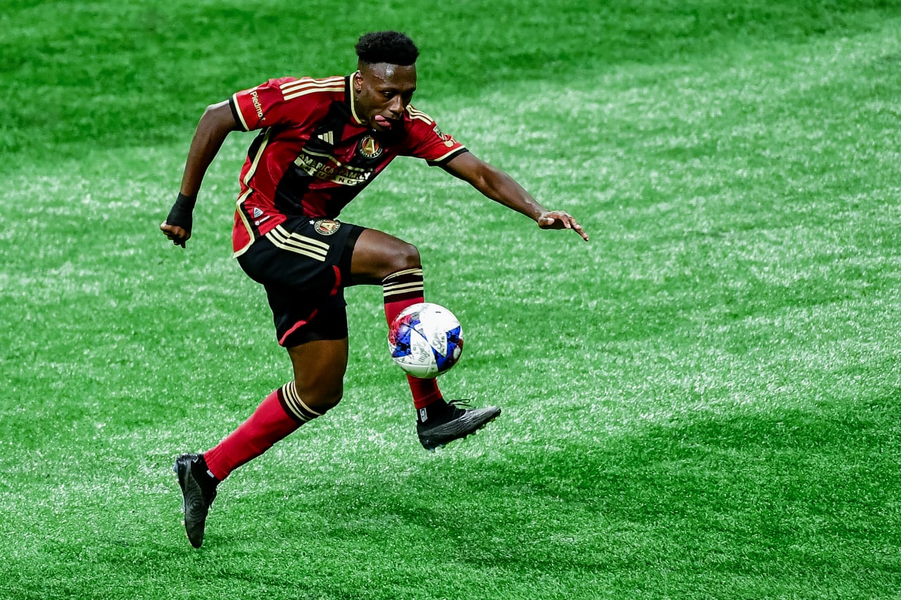 Atlanta United midfielder Derrick Etienne Jr. #18 dribbles during the first half during the match against New York Red Bulls at Mercedes-Benz Stadium in Atlanta, GA on Saturday April 1, 2023. (Photo by Kyle Hess/Atlanta United)