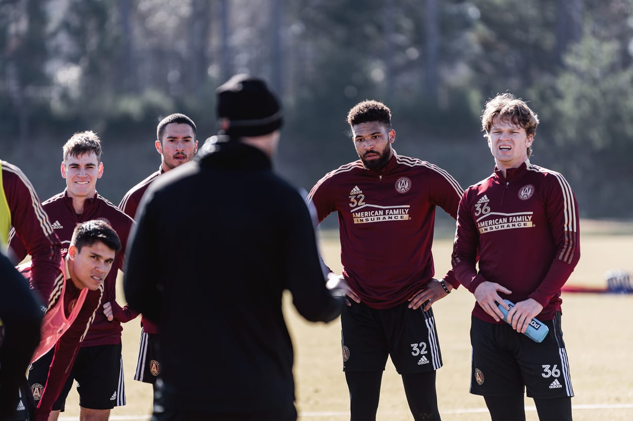 Atlanta United Assistant Coach Rob Valentino talks to the team after the first training of the 2022 preseason at Children's Healthcare of Atlanta Training Ground in Marietta, Georgia, on Tuesday January 18, 2022. Photo by Jacob Gonzalez/Atlanta United)
