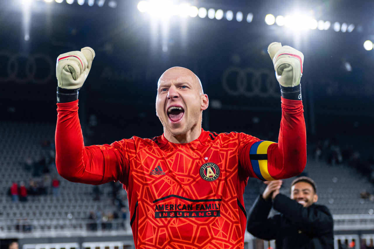 Atlanta United goalkeeper Brad Guzan #1 thanks the traveling supporters after the match against DC United at Audi Field in Washington, DC, on Saturday April 2, 2022. (Photo by Mitch Martin/Atlanta United)