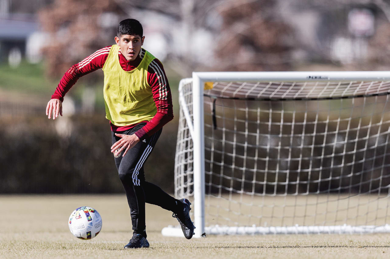 Atlanta United defender Alan Franco #6 dribbles the ball during the first training of the 2022 preseason at Children's Healthcare of Atlanta Training Ground in Marietta, Georgia, on Tuesday January 18, 2022. Photo by Jacob Gonzalez/Atlanta United)
