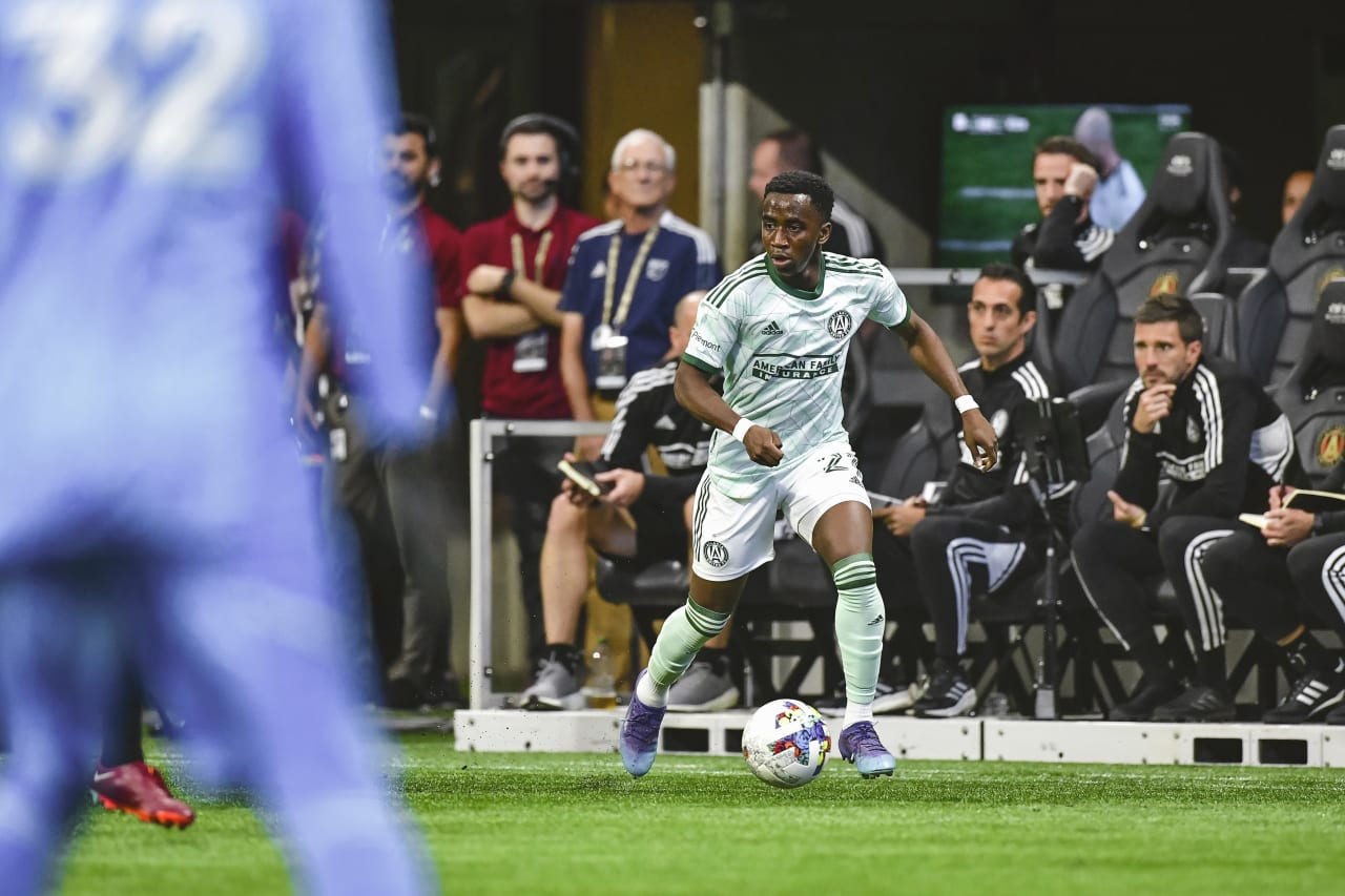 Atlanta United forward Edwin Mosquera #21 dribbles the ball during the match against D.C. United at Mercedes-Benz Stadium in Atlanta, United States on Sunday August 28, 2022. (Photo by Kyle Hess/Atlanta United)