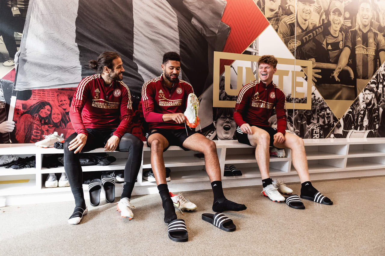 Atlanta United defender Alex De John #3, defender George Campbell #32, and forward Jackson Conway #36 put their boots on during training at Children's Healthcare of Atlanta Training Ground in Marietta, GA, on Friday November 5, 2021. (Photo by Jacob Gonzalez/Atlanta United)