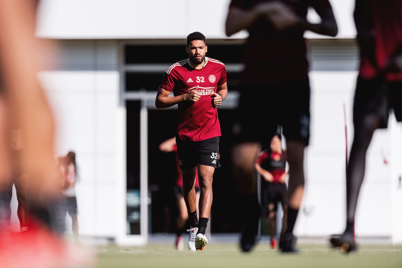 Atlanta United defender George Campbell #32 runs out during training at Children's Healthcare of Atlanta Training Ground in Marietta, GA, on Monday September 27, 2021. Photo by Jacob Gonzalez/Atlanta United)