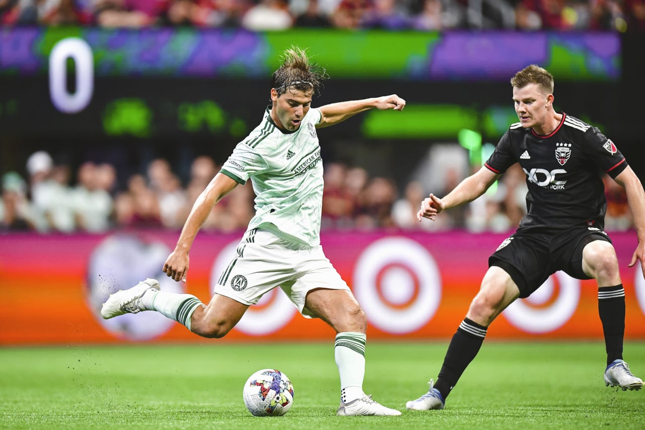 Atlanta United midfielder Santiago Sosa #5 dribbles the ball during the match against D.C. United at Mercedes-Benz Stadium in Atlanta, United States on Sunday August 28, 2022. (Photo by Kyle Hess/Atlanta United)