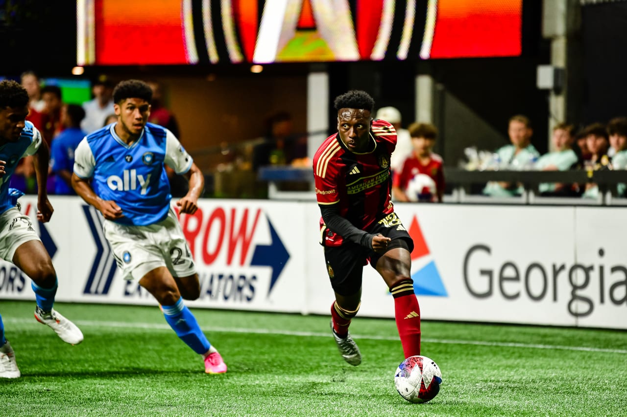 Atlanta United midfielder Derrick Etienne Jr. #18 dribbles during the second half of the match against Charlotte FC at Mercedes-Benz Stadium in Atlanta, GA on Saturday May 13, 2023. (Photo by Kyle Hess/Atlanta United)