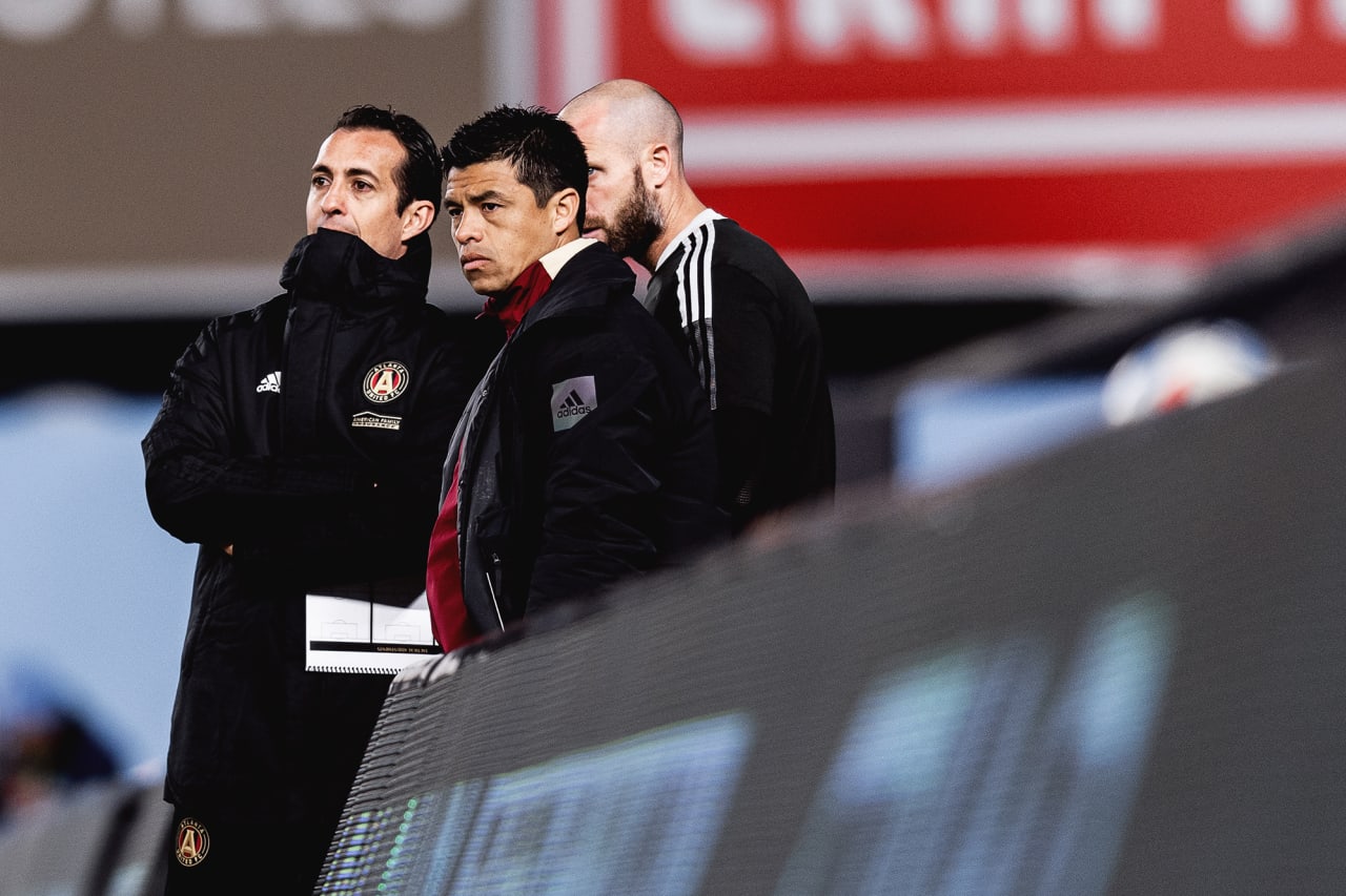 Atlanta United Head Coach Gonzalo Pineda and his coaching staff look on during the round one playoff match against New York City FC at Yankee Stadium in Bronx, New York on Sunday November 21, 2021. (Photo by Jacob Gonzalez/Atlanta United)
