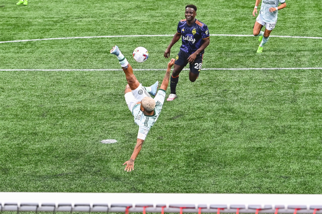 Atlanta United forward Josef Martinez #7 attempts a bicycle kick during the match against Seattle Sounders FC at Mercedes-Benz Stadium in Atlanta, United States on Saturday August 6, 2022. (Photo by Jay Bendlin/Atlanta United)