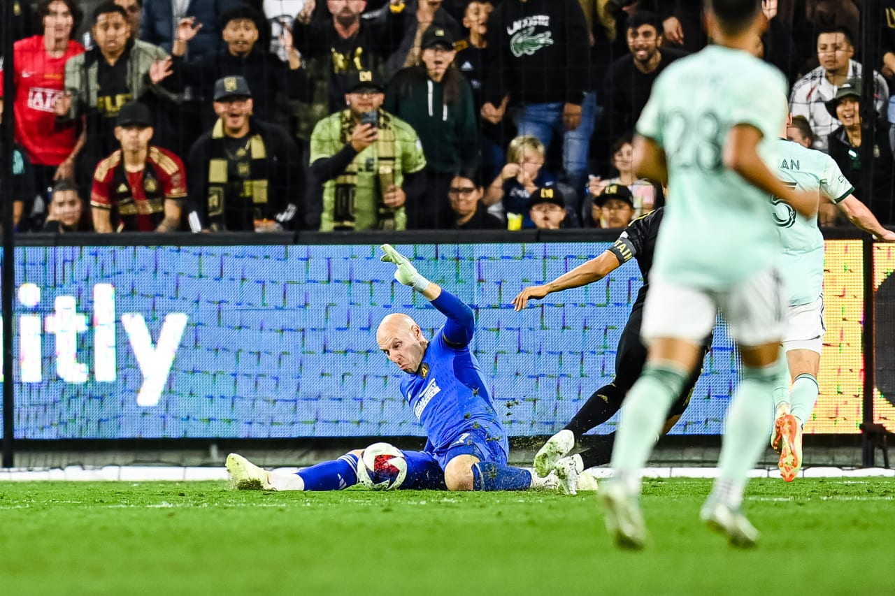 Atlanta United goalkeeper Brad Guzan #1 makes a save during the second half of the match against Los Angeles FC at BMO Stadium in Los Angeles, CA on Wednesday, June 7, 2023. (Photo by Mitchell Martin/Atlanta United)