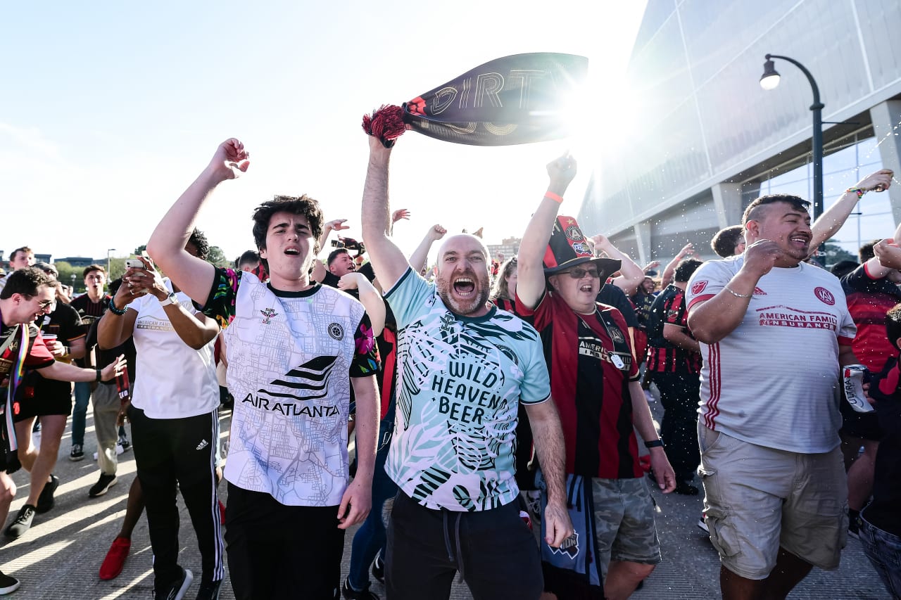 Supporters march prior to the match against New York Red Bulls at Mercedes-Benz Stadium in Atlanta, GA on Saturday April 1, 2023. (Photo by Kyle Hess/Atlanta United)