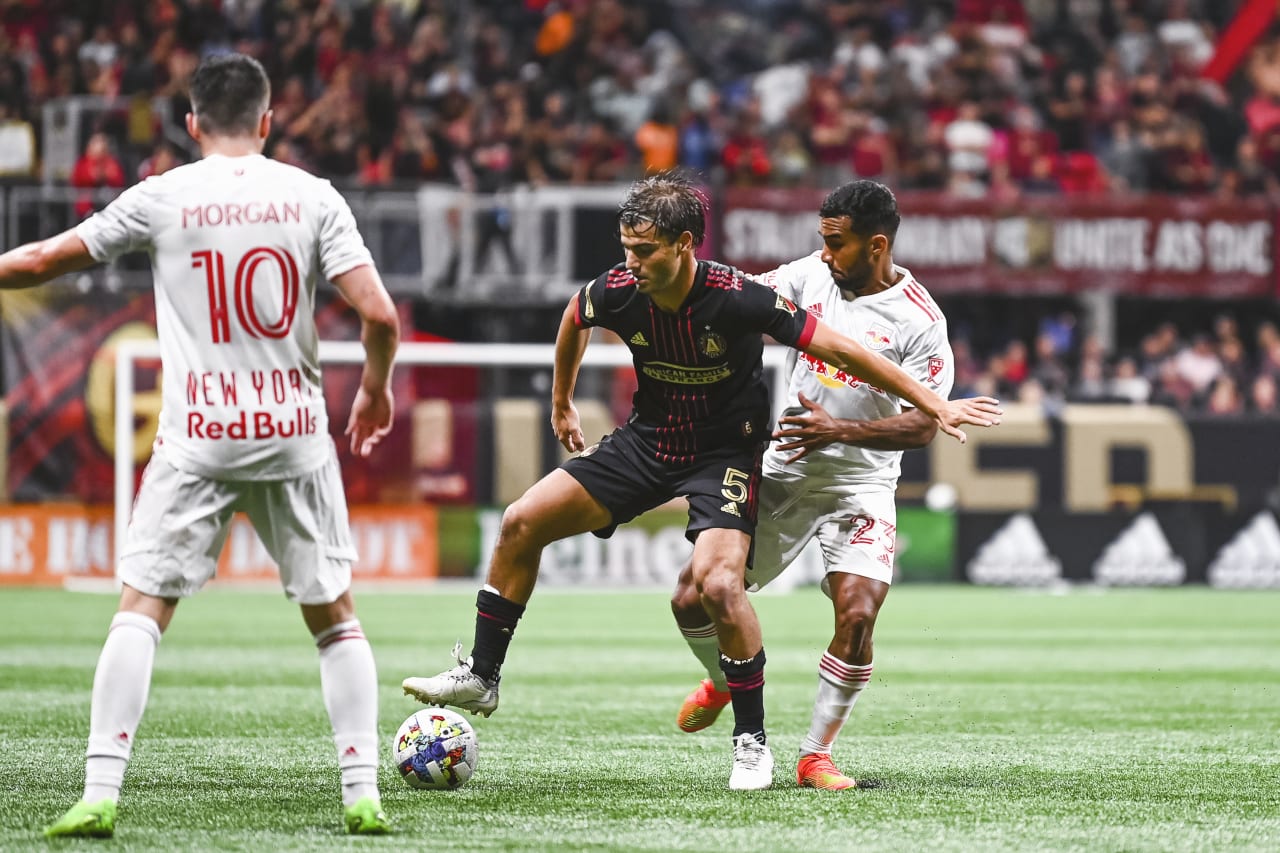 Atlanta United midfielder Santiago Sosa #5 dribbles the ball during the match against New York Red Bulls at Mercedes-Benz Stadium in Atlanta, United States on Wednesday August 17, 2022. (Photo by Mitchell Martin/Atlanta United)