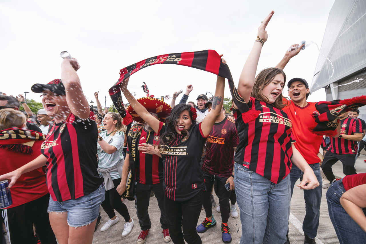 Atlanta United supporters march before the match against Chicago Fire FC at Mercedes-Benz Stadium in Atlanta, United States on Saturday May 7, 2022. (Photo by Kyle Hess/Atlanta United)