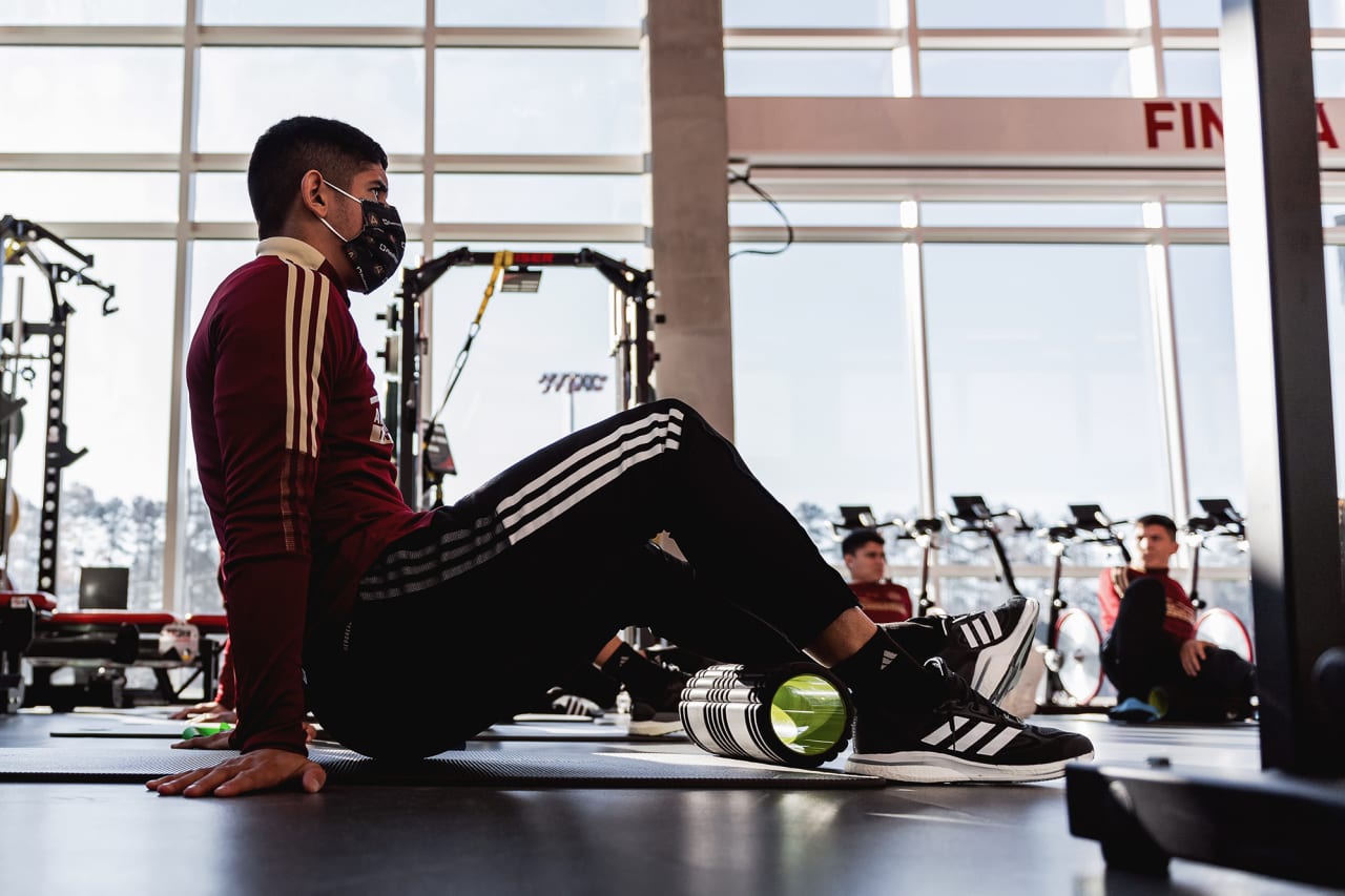 Atlanta United defender Alan Franco #6 stretches in the gym before the first training of the 2022 preseason at Children's Healthcare of Atlanta Training Ground in Marietta, Georgia, on Tuesday January 18, 2022. Photo by Jacob Gonzalez/Atlanta United)