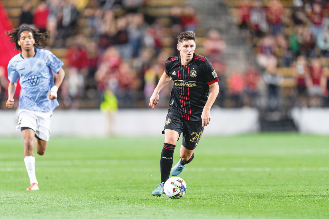 Atlanta United midfielder Emerson Hyndman #20 dribbles the ball during the match against Chattanooga FC at Fifth Third Bank Stadium in Kennesaw, United States on Wednesday April 20, 2022. (Photo by Kyle Hess/Atlanta United)