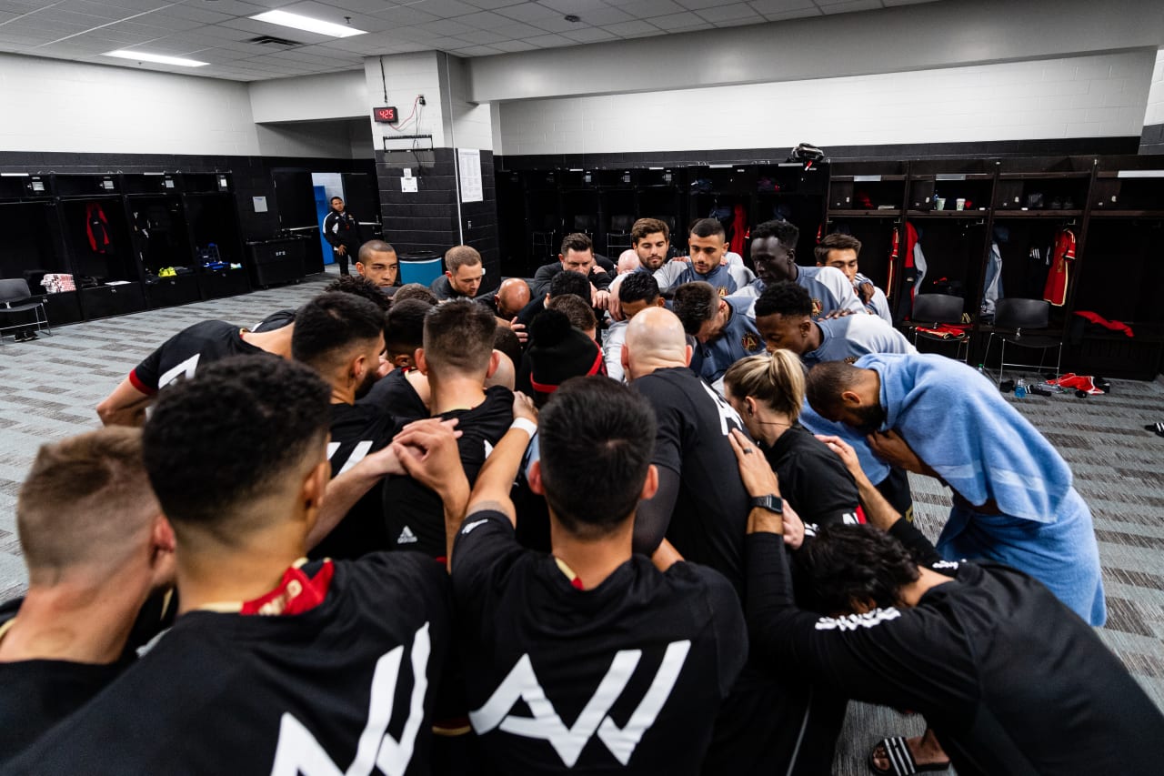 Atlanta United players and coaches huddle together before the match against Charlotte FC at Bank of America Stadium in Charlotte, North Carolina on Saturday, March11, 2023. (Photo by Mitch Martin/Atlanta United)