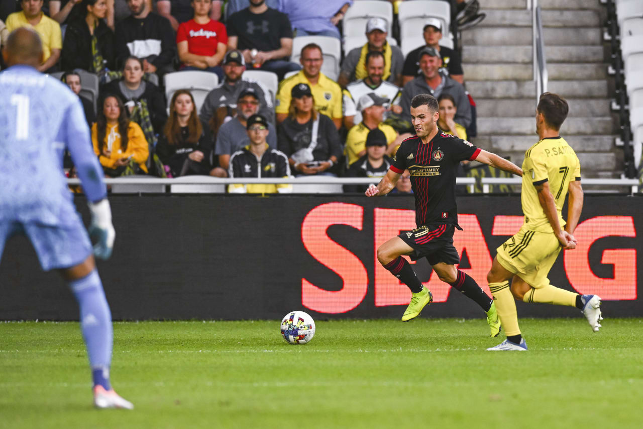Atlanta United defender Brooks Lennon #11 looks to cross the ball during the match against Columbus Crew at Lower.com Field in Columbus, United States on Sunday August 21, 2022. (Photo by Ben Jackson/Atlanta United)