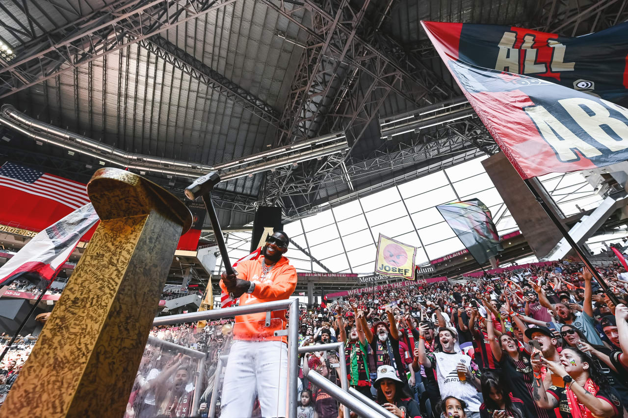 Gucci Main hits the Golden Spike before the match against New York City FC at Mercedes-Benz Stadium in Atlanta, GA on Sunday October 9, 2022. (Photo by Brandon Magnus/Atlanta United)