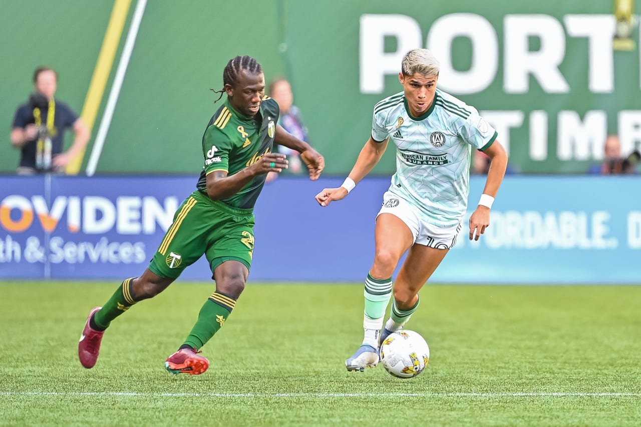 Atlanta United forward Luiz Araújo #19 dribbles the ball during the second half of the match against Portland Timbers at Providence Park in Portland, United States on Sunday September 4, 2022. (Photo by Dakota Williams/Atlanta United)
