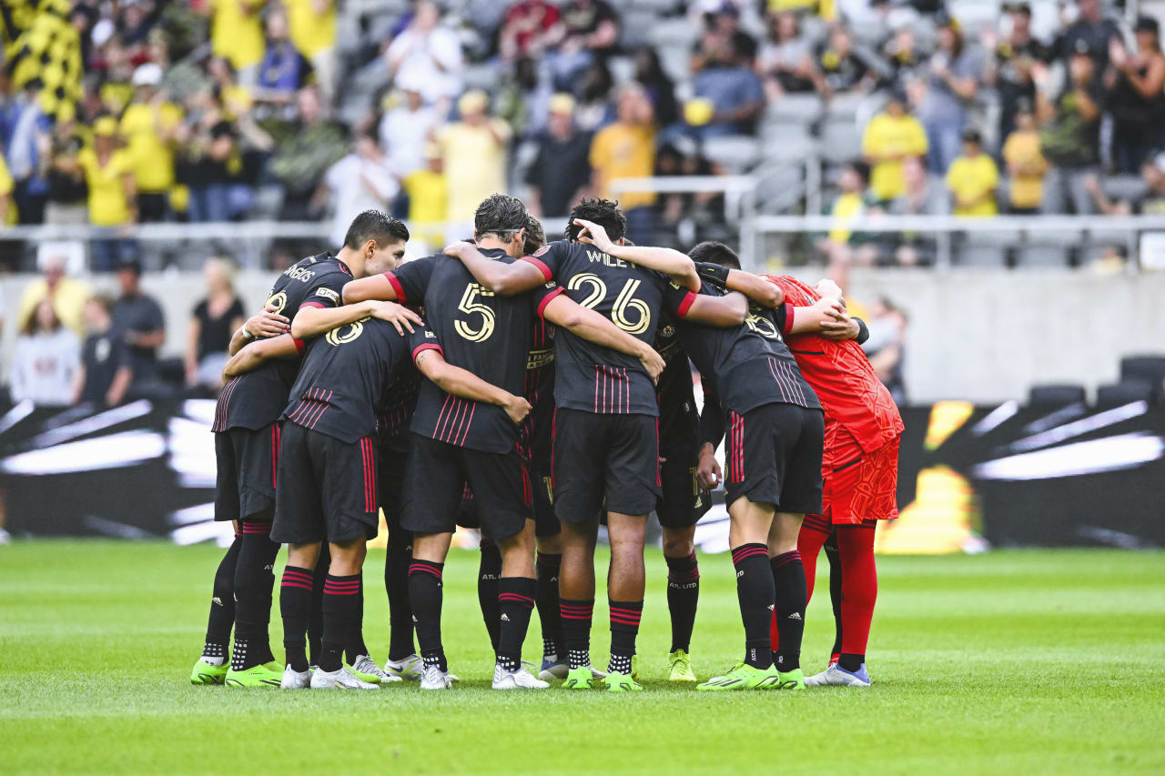 Atlanta United starting XI huddle before the match against Columbus Crew at Lower.com Field in Columbus, United States on Sunday August 21, 2022. (Photo by Ben Jackson/Atlanta United)