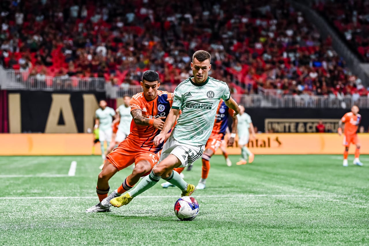 Atlanta United defender Brooks Lennon #11 controls the ball during the match against New York City FC at Mercedes-Benz Stadium in Atlanta, GA on Wednesday, June 21, 2023. (Photo by Mitchell Martin/Atlanta United)