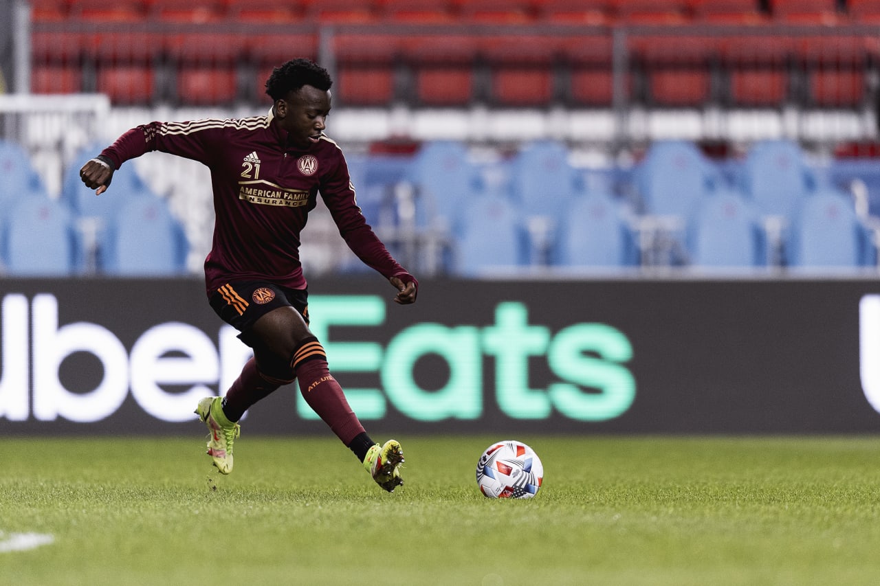 Atlanta United defender George Bello #21 warms up before the match against Toronto FC at BMO Training Ground in Toronto, Ontario on Saturday October 16, 2021. (Photo by Jacob Gonzalez/Atlanta United)