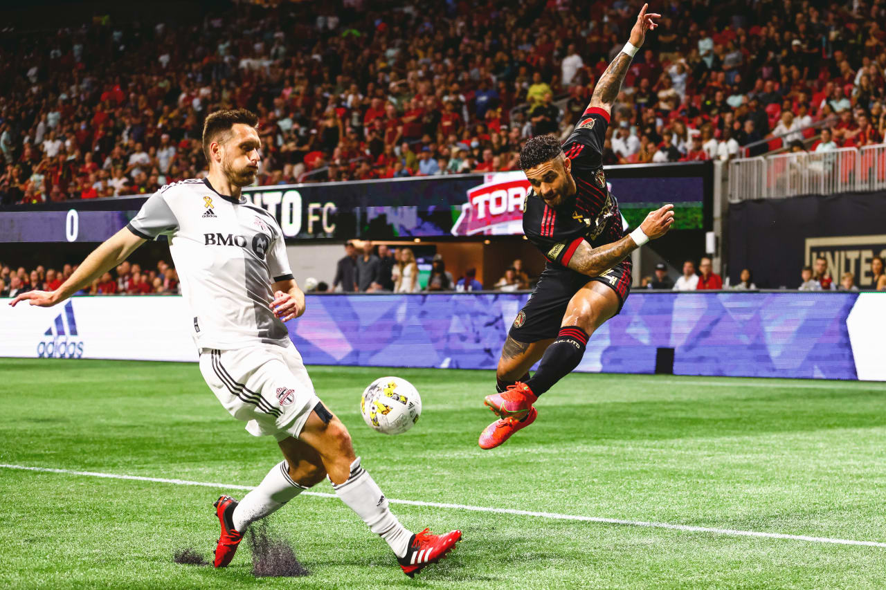 Atlanta United forward Dom Dwyer #4 plays the ball during the first half during the match against Toronto FC at Mercedes-Benz Stadium in Atlanta, United States on Saturday September 10, 2022. (Photo by Casey Sykes/Atlanta United)