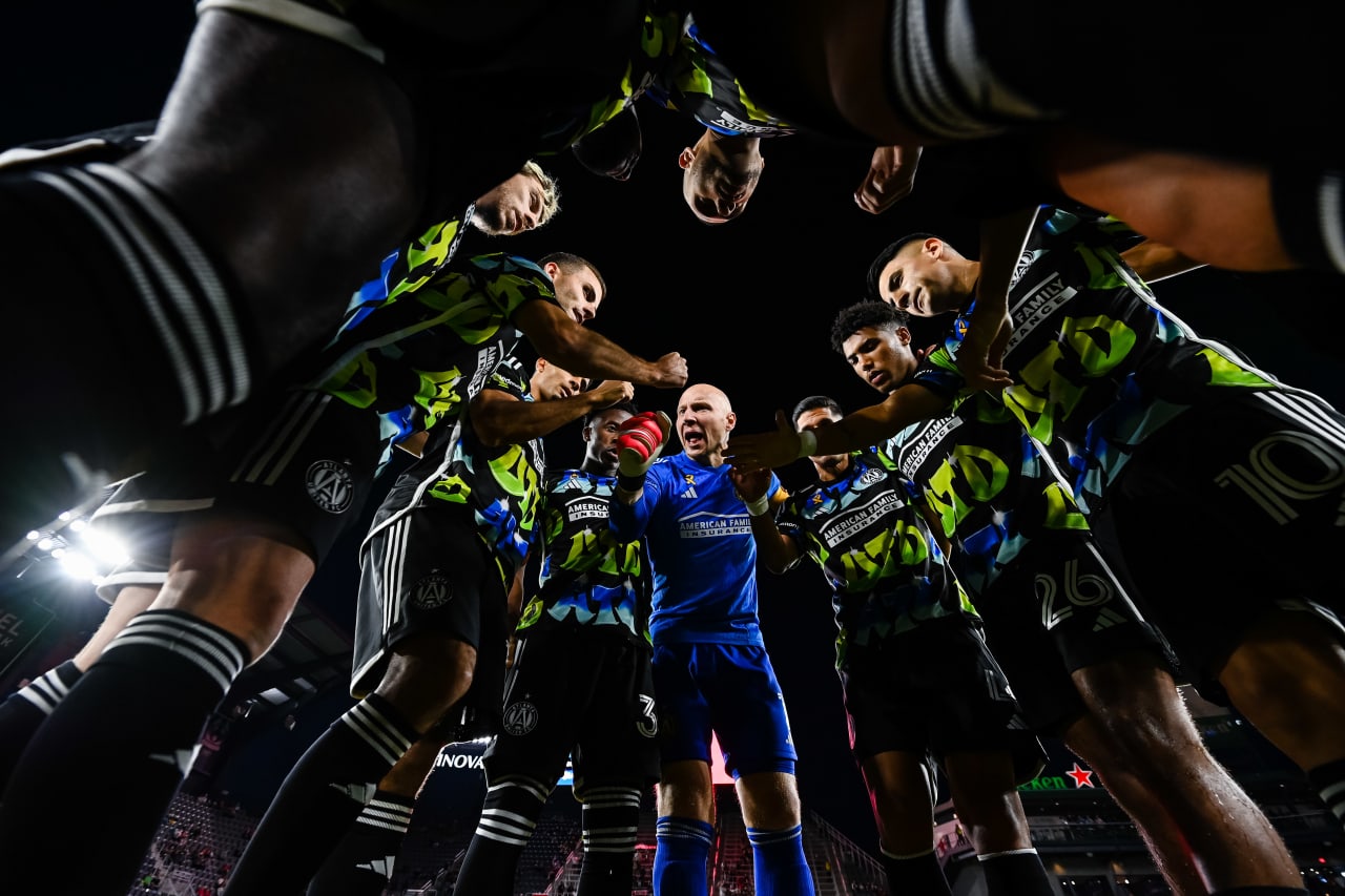 The Starting XI huddle before the match against D.C. United at Audi Field in Washington, D.C., on Wednesday, September 20, 2023. (Photo by Mitch Martin/Atlanta United)