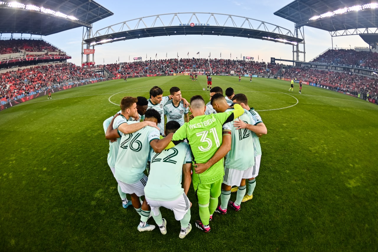 Atlanta United huddles on the pitch before the match against Toronto FC at BMO Field in Toronto, Canada on Saturday, April 15, 2023. (Photo by Brandon Magnus/Atlanta United)