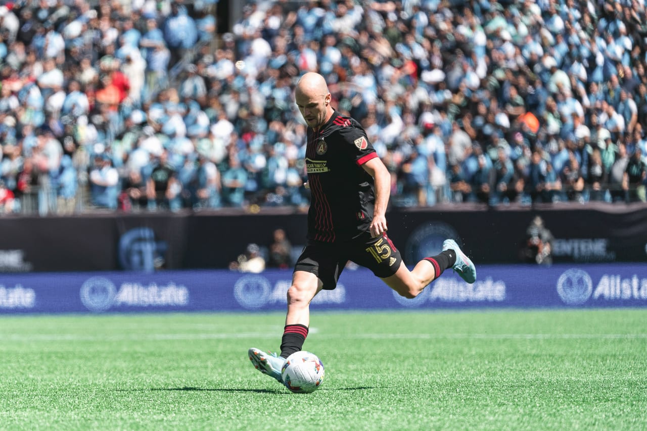 Atlanta United defender Andrew Gutman #15 runs with the ball during the match against Charlotte FC at Bank of America Stadium in Charlotte, United States on Sunday April 10, 2022. (Photo by Dakota Williams/Atlanta United)