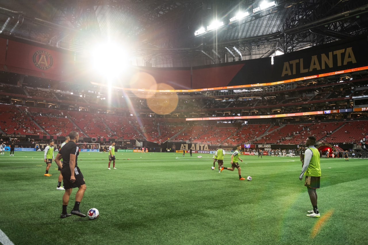 Atlanta United warms up before the match against Orlando City at Mercedes-Benz Stadium in Atlanta, GA on Saturday, July 15, 2023. (Photo by Kathryn Skeean/Atlanta United)