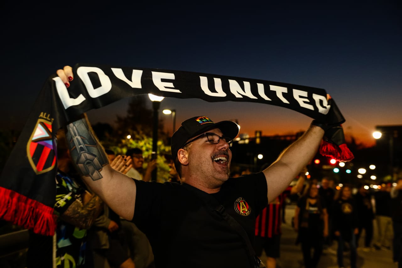 Supporters march prior to the match against Columbus Crew at Mercedes-Benz Stadium in Atlanta, GA on Tuesday, November 7, 2023. (Photo by Bee Trofort-Wilson/Atlanta United)