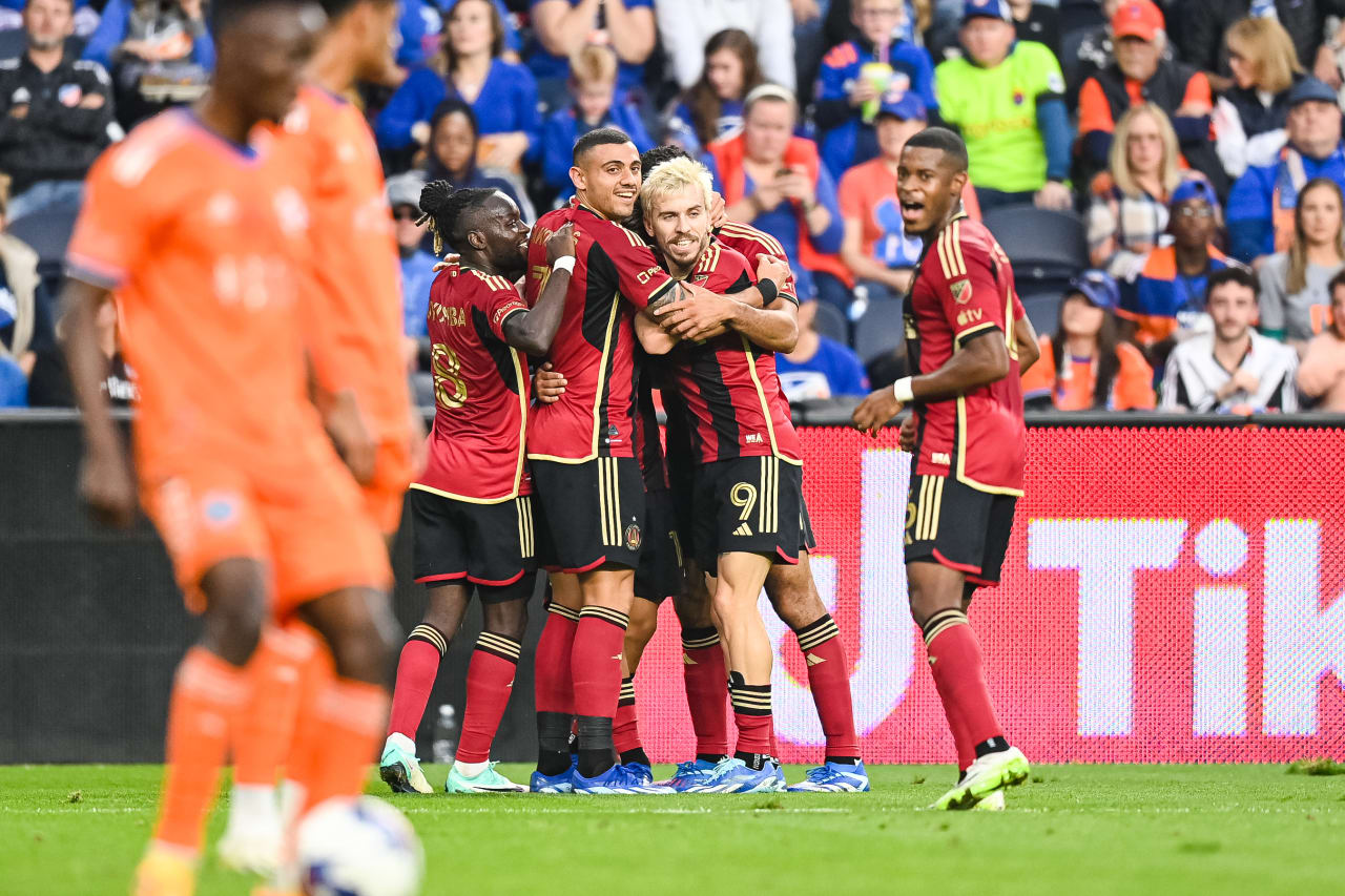 Atlanta United forward Giorgos Giakoumakis #7 celebrates with teammates after a goal during the first half of the match against Cincinnati FC at TQL Stadium in Cincinnati, OH on Saturday, October 21, 2023. (Photo by Mitch Martin/Atlanta United)
