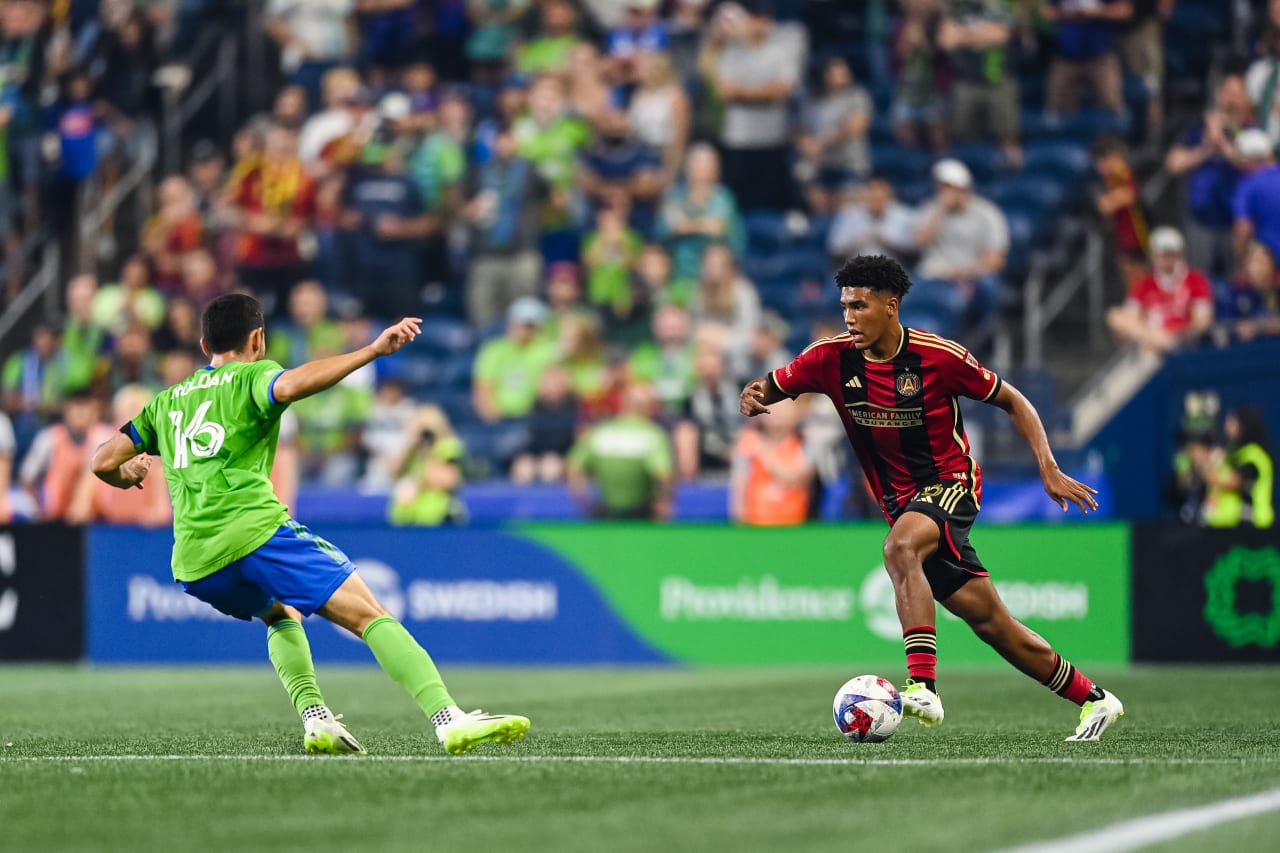 Atlanta United defender Caleb Wiley #26 dribbles during the first half of the match against Seattle Sounders FC at Lumen Field in Seattle, WA on Sunday, August 20, 2023. (Photo by Mitch Martin/Atlanta United)