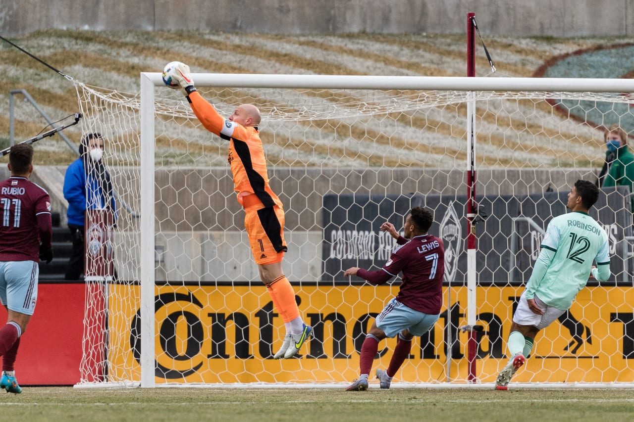 Atlanta United goalkeeper Brad Guzan #1 catches the ball during the match against Colorado Rapids at Dick's Sporting Goods Park in Commerce City, United States on Saturday March 5, 2022. (Photo by Dakota Williams/Atlanta United)