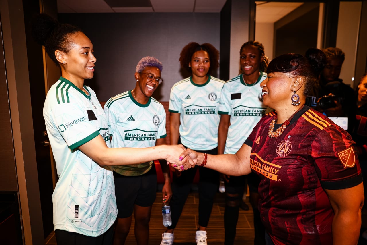 Atlanta Dream players meet Bernice King during the match against New York City FC at Mercedes-Benz Stadium in Atlanta, GA on Wednesday, June 21, 2023. (Photo by Bee Trofort-Wilson/Atlanta United)
