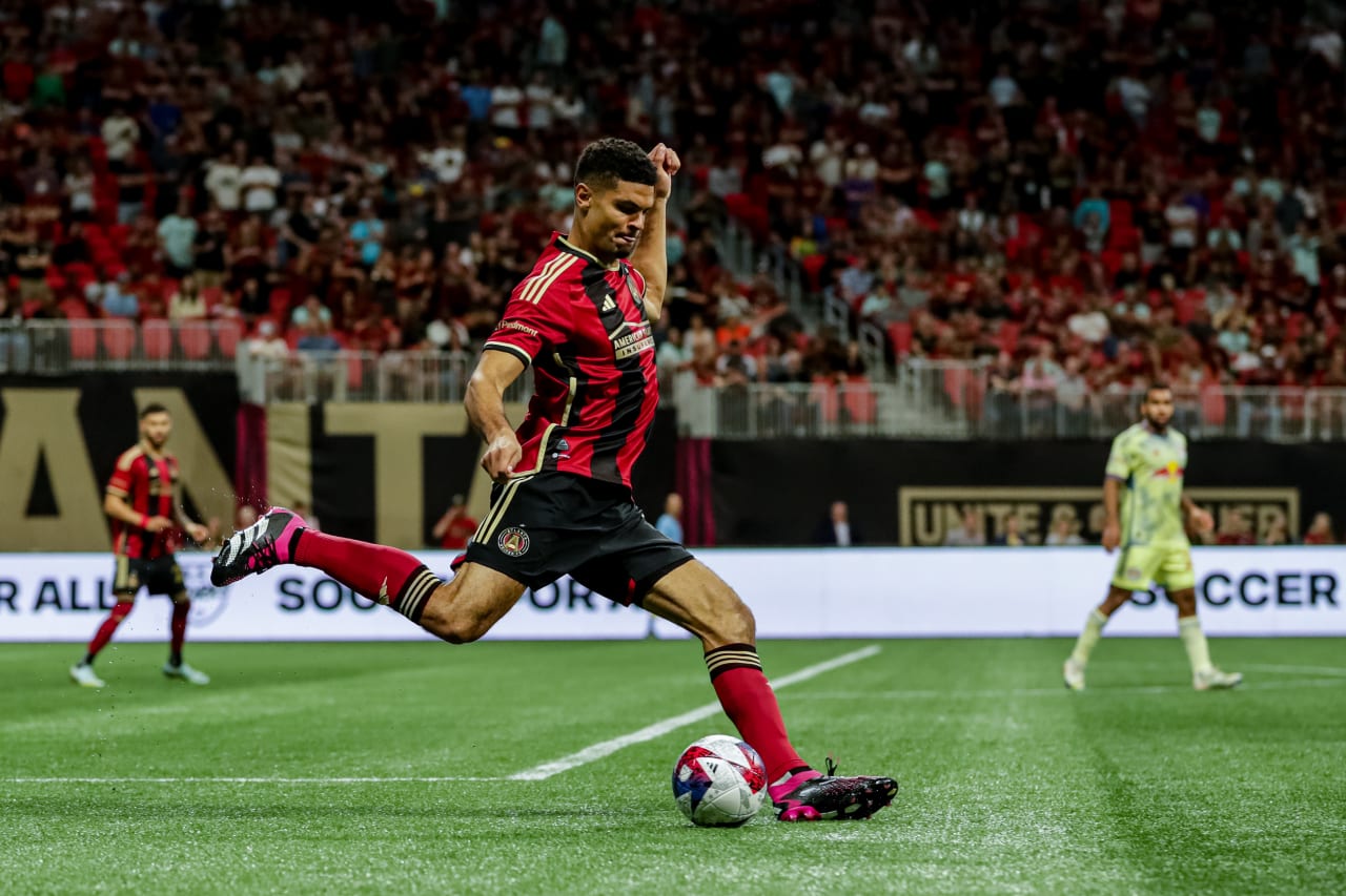 Atlanta United defender Miles Robinson #12 dribbles during the first half during the match against New York Red Bulls at Mercedes-Benz Stadium in Atlanta, GA on Saturday April 1, 2023. (Photo by AJ Reynolds/Atlanta United)