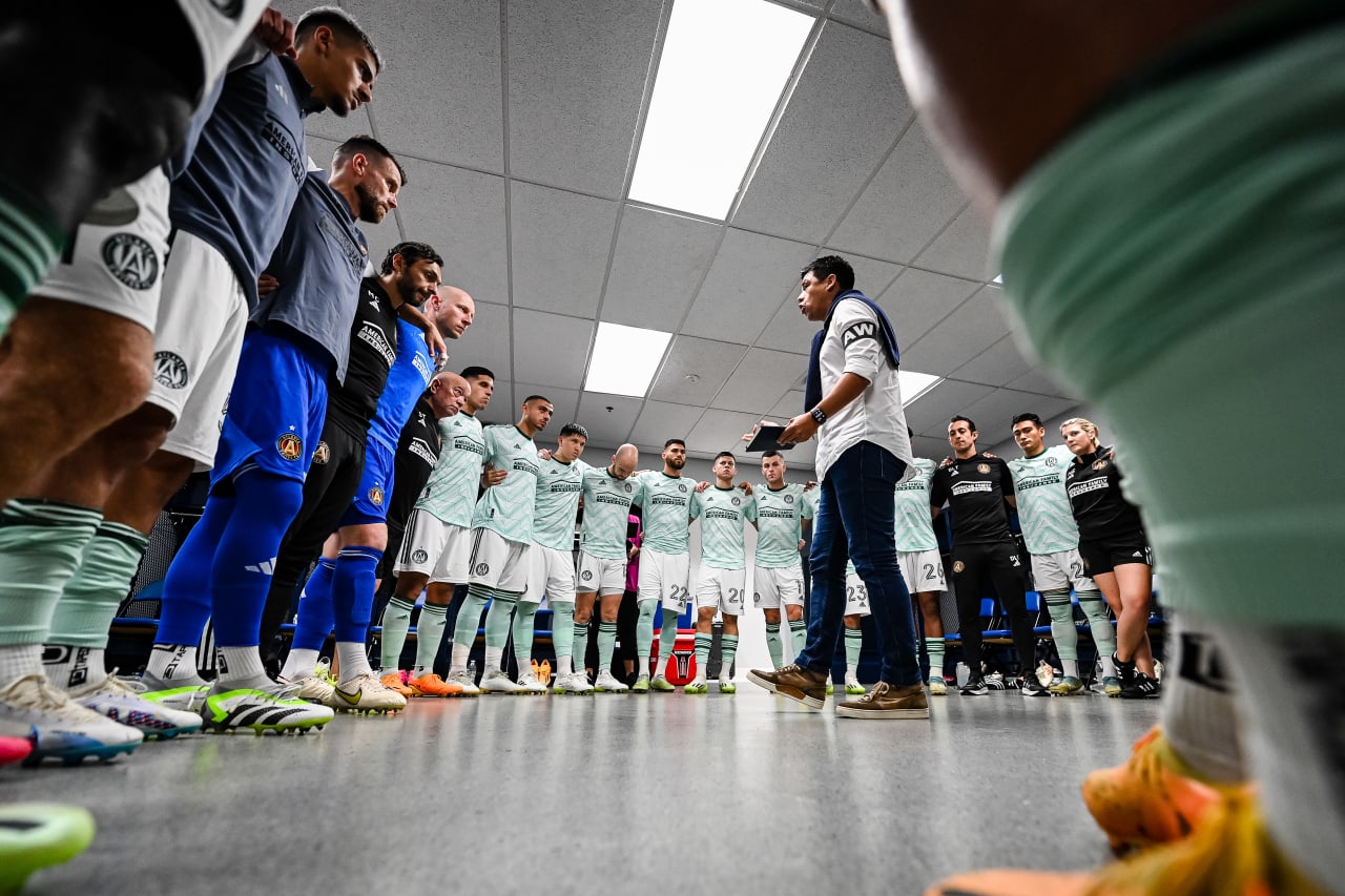Atlanta United Head Coach Gonzalo Pineda talks in the locker room huddle before the match against New York Red Bulls at Red Bull Arena in Harrison, NJ on Saturday, June 24, 2023. (Photo by Mitchell Martin/Atlanta United)