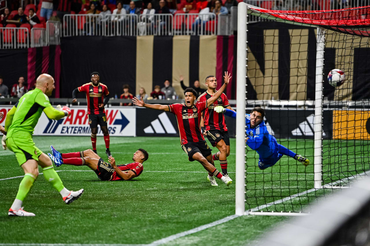 Atlanta United defender Miles Robinson #12 heads the ball for a goal during the second half of the match against Columbus Crew at Mercedes-Benz Stadium in Atlanta, GA on Saturday, October 7, 2023. (Photo by Brandon Magnus/Atlanta United)