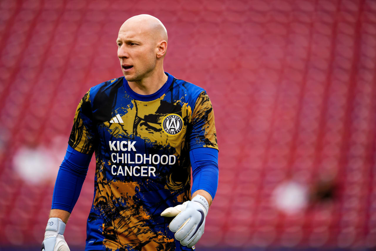 Atlanta United goalkeeper Brad Guzan #1 walks to the pitch to warm up before the match against FC Dallas at Toyota Stadium in Dallas, TX on Saturday, September 2, 2023. (Photo by Cooper Neill/Atlanta United)