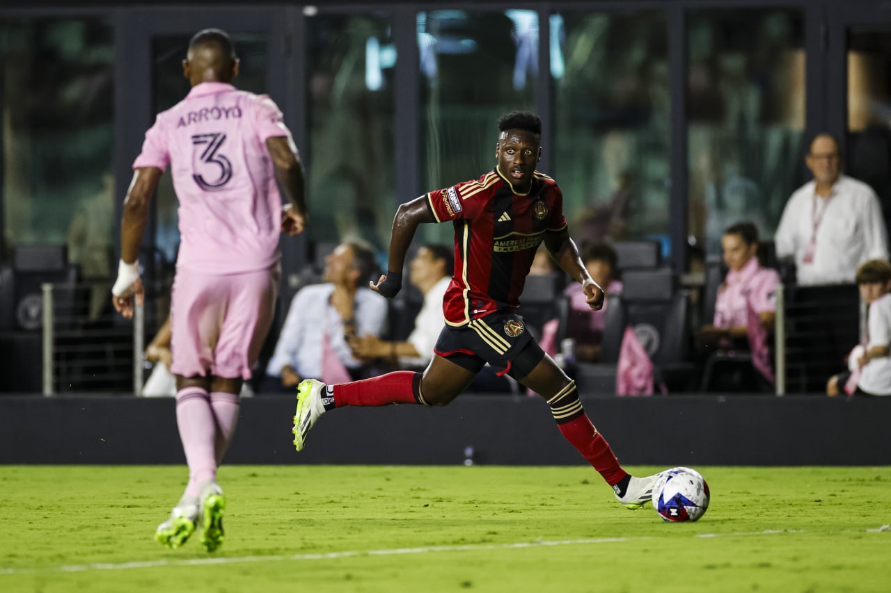 Atlanta United midfielder Derrick Etienne Jr. #18 dribbles during the second half of the match against Inter Miami at DRV PNK Stadium in Fort Lauderdale, FL on Tuesday, July 25, 2023. (Photo by James Gilbert/Atlanta United)