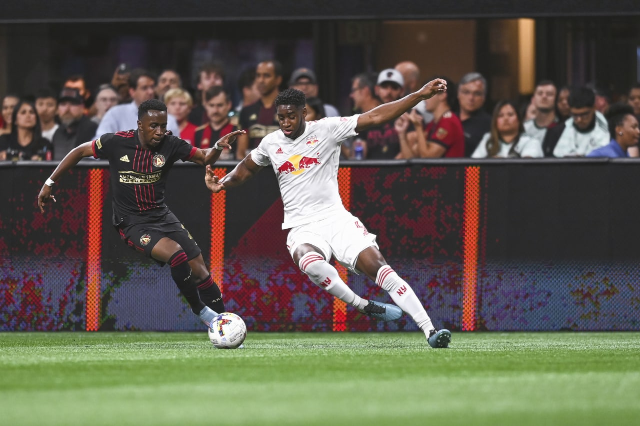 Atlanta United forward Edwin Mosquera #21 dribbles the ball during the match against New York Red Bulls at Mercedes-Benz Stadium in Atlanta, United States on Wednesday August 17, 2022. (Photo by Mitchell Martin/Atlanta United)