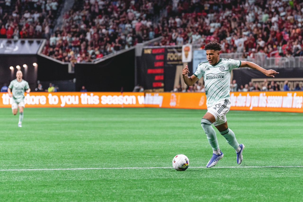 Atlanta United defender Caleb Wiley #26 dribbles the ball during the match against Cincinnati FC at Mercedes-Benz Stadium in Atlanta, United States on Saturday April 16, 2022. (Photo by Mitchell Martin/Atlanta United)