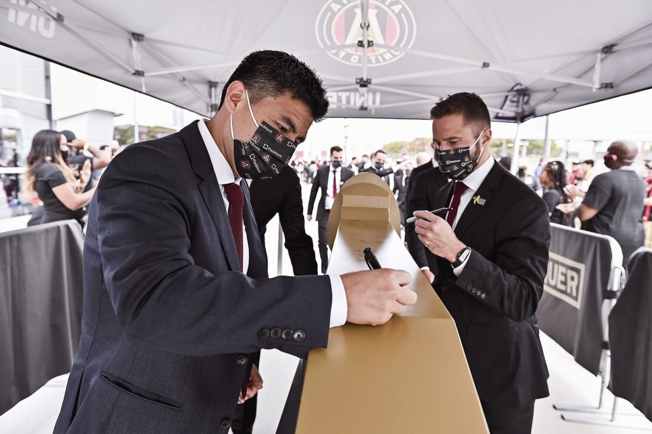Atlanta United Head Coach Gonzalo Pineda signs the golden spike before the match against D.C. United at Mercedes-Benz Stadium in Atlanta, Georgia on Saturday September 18, 2021. (Photo by Mitchell Martin/Atlanta United)