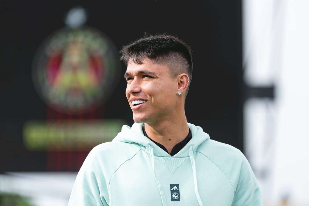 Atlanta United forward Luiz Araújo #19 smiles as he arrives before the match against Chattanooga FC at Fifth Third Bank Stadium in Kennesaw, United States on Wednesday April 20, 2022. (Photo by Dakota Williams/Atlanta United)