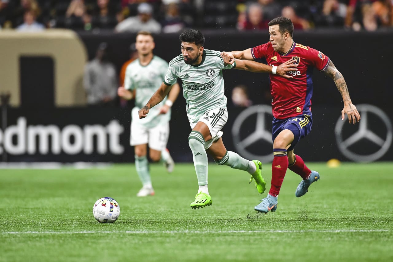 Atlanta United midfielder Marcelino Moreno #10 dribbles the ball during the match against Real Salt Lake at Mercedes-Benz Stadium in Atlanta, United States on Wednesday July 13, 2022. (Photo by Kyle Hess/Atlanta United)