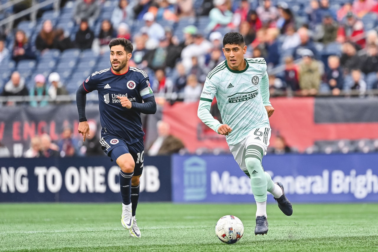 Atlanta United defender Alan Franco #6 dribbles during the first half of the match against New England Revolution at Gillette Stadium in Foxborough, United States on Saturday October 1, 2022. (Photo by Dakota Williams/Atlanta United)
